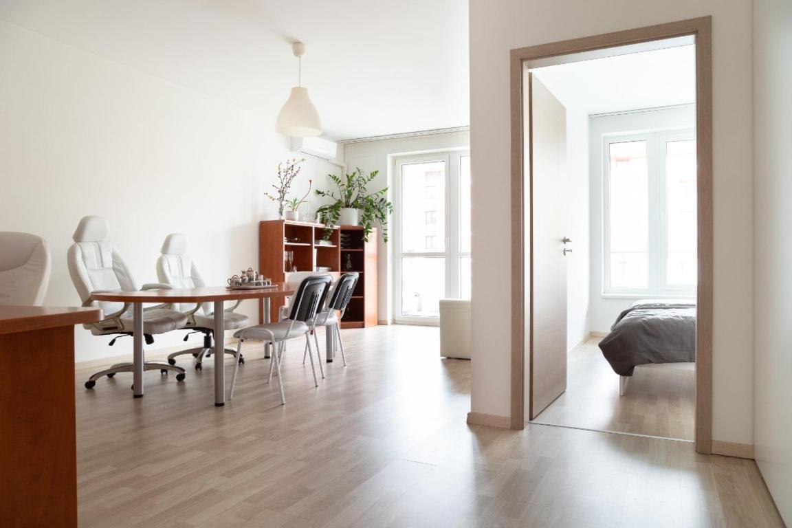 Great Tourist And Business Apartment Near Center Bratislava Bagian luar foto