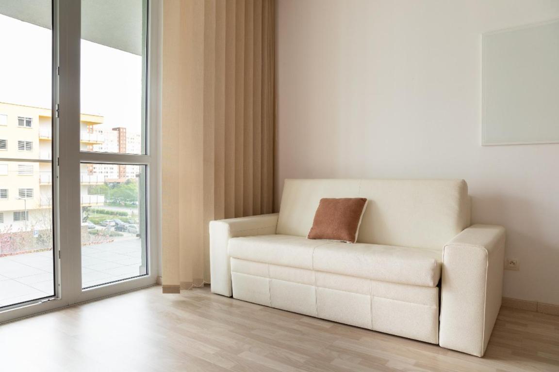 Great Tourist And Business Apartment Near Center Bratislava Bagian luar foto