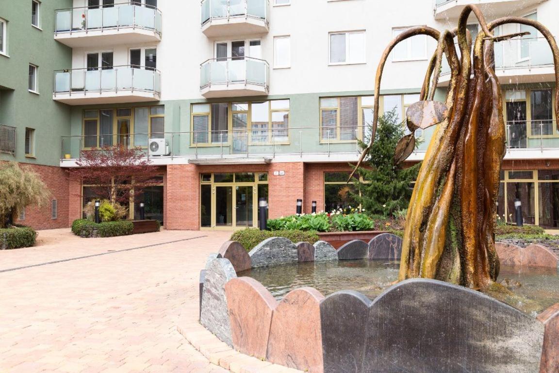 Great Tourist And Business Apartment Near Center Bratislava Bagian luar foto