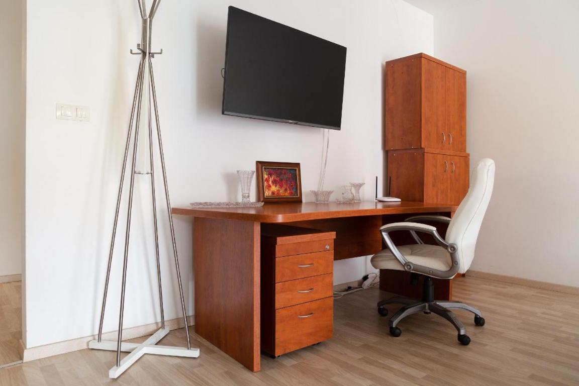 Great Tourist And Business Apartment Near Center Bratislava Bagian luar foto