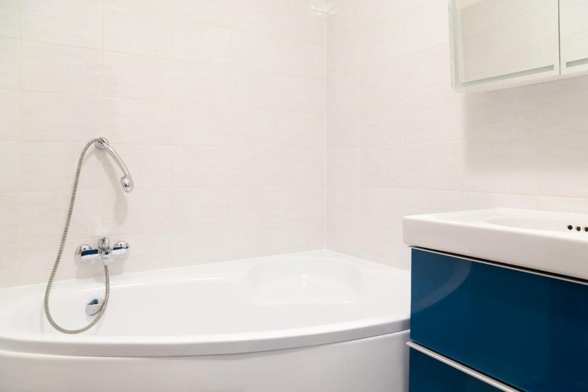 Great Tourist And Business Apartment Near Center Bratislava Bagian luar foto