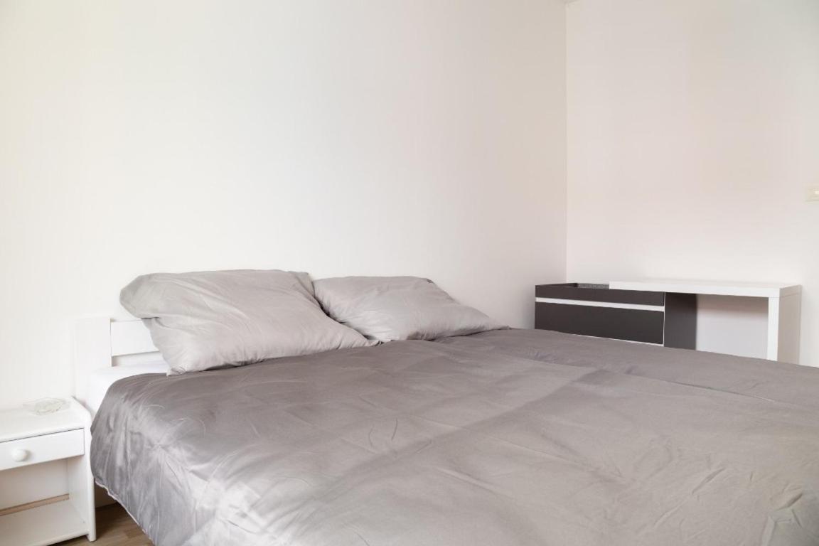 Great Tourist And Business Apartment Near Center Bratislava Bagian luar foto